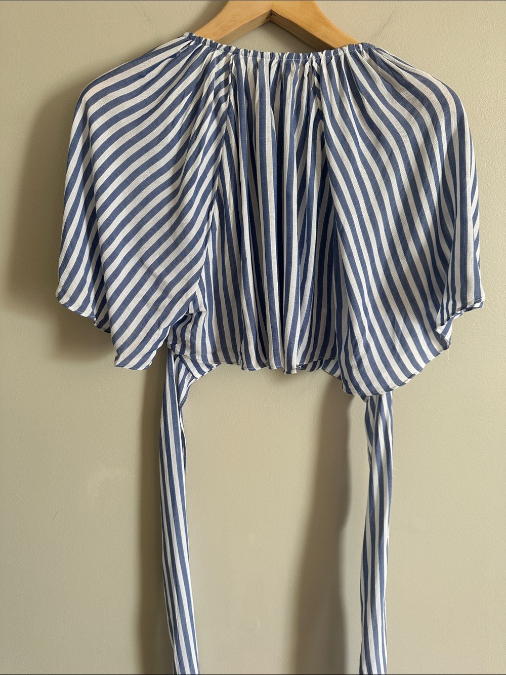 NWT Striped v-neck tied back top - Picture 6 of 7